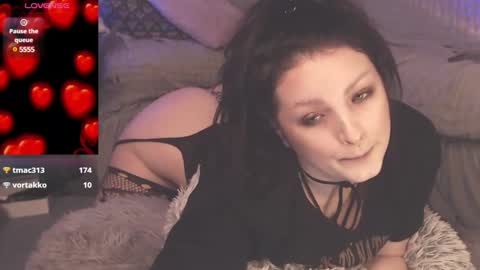 Snapshot of britneybarker chatting on February 13, 2025, 5:26 am britneybarker online show from February 13, 2025, 5:26 am