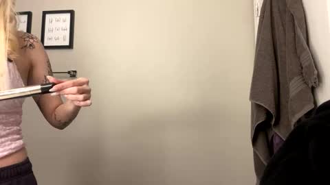 britneycherry08 online show from April 25, 2026, 8:06 pm