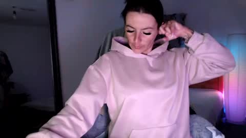 Snapshot of britneydivine chatting on May 13, 2026, 10:01 am Britney online show from May 13, 2026, 10:01 am