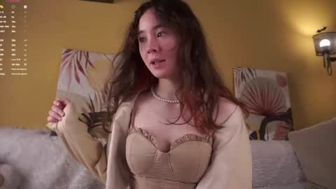 Snapshot of britthe chatting on June 3, 2026, 3:17 pm Lina online show from June 3, 2026, 3:17 pm