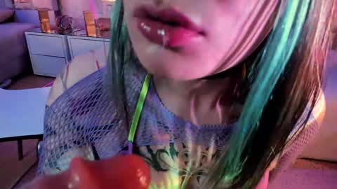     online show from April 25, 2026, 2:58 pm