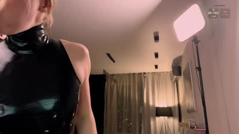 Snapshot of bronnica chatting on January 18, 2025, 6:21 pm Anna online show from January 18, 2025, 6:21 pm