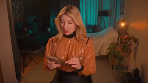 Snapshot of bronnica chatting on December 16, 2025, 3:17 pm Anna online show from December 16, 2025, 3:17 pm