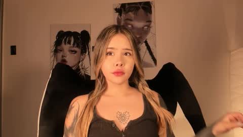 Nat  Independent model  Please help me to reach 200 thumbs up online show from March 11, 2026, 5:02 am