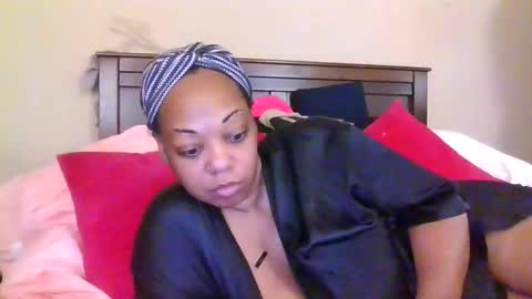 Snapshot of brownroundrenee chatting on June 1, 2026, 10:39 am brownroundrenee online show from June 1, 2026, 10:39 am