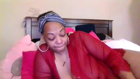 Snapshot of brownroundrenee chatting on June 3, 2026, 11:13 am brownroundrenee online show from June 3, 2026, 11:13 am