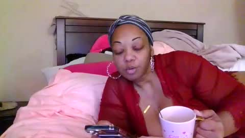 Snapshot of brownroundrenee chatting on June 3, 2026, 6:35 pm brownroundrenee online show from June 3, 2026, 6:35 pm