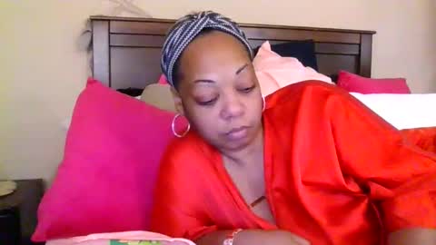 Snapshot of brownroundrenee chatting on June 4, 2026, 12:11 pm brownroundrenee online show from June 4, 2026, 12:11 pm