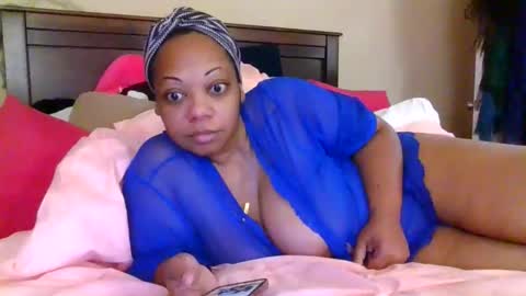 Snapshot of brownroundrenee chatting on June 5, 2026, 11:05 am brownroundrenee online show from June 5, 2026, 11:05 am
