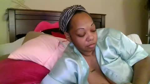 Snapshot of brownroundrenee chatting on June 7, 2026, 11:14 am brownroundrenee online show from June 7, 2026, 11:14 am