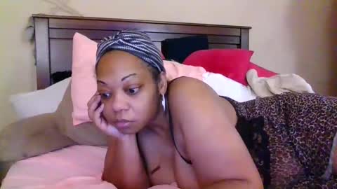 Snapshot of brownroundrenee chatting on June 9, 2026, 10:27 am brownroundrenee online show from June 9, 2026, 10:27 am