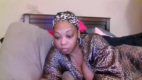 Snapshot of brownroundrenee chatting on June 11, 2026, 10:35 am brownroundrenee online show from June 11, 2026, 10:35 am