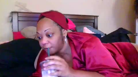 Snapshot of brownroundrenee chatting on June 12, 2026, 10:25 am brownroundrenee online show from June 12, 2026, 10:25 am
