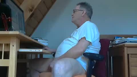 Snapshot of brubar chatting on April 17, 2026, 3:37 pm brubar online show from April 17, 2026, 3:37 pm