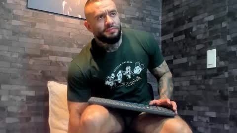 Snapshot of brucedallas chatting on July 16, 2026, 4:40 am brucedallas online show from July 16, 2026, 4:40 am