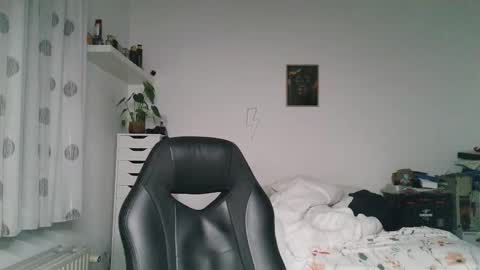 Snapshot of brucemf chatting on October 19, 2025, 7:03 pm Bruce online show from October 19, 2025, 7:03 pm