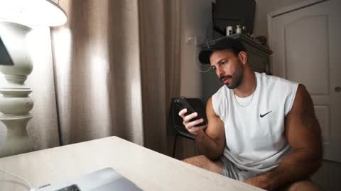 Snapshot of brucestryker chatting on October 3, 2025, 4:31 am onlyfans BRUCESTRYKER online show from October 3, 2025, 4:31 am