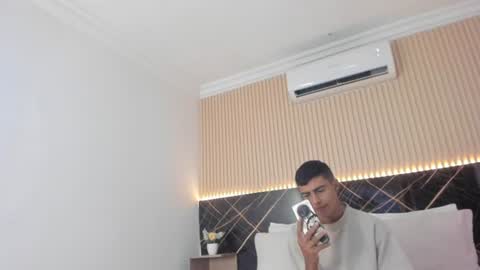 Snapshot of bruno_fox_ chatting on June 19, 2026, 7:17 pm Bruno online show from June 19, 2026, 7:17 pm