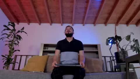 Andres Suarez online show from April 25, 2026, 12:08 pm