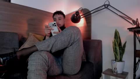 Andres Suarez online show from May 4, 2026, 4:25 pm