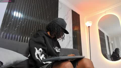 Snapshot of bryxxxon1 chatting on December 10, 2024, 4:13 am Bryxon online show from December 10, 2024, 4:13 am