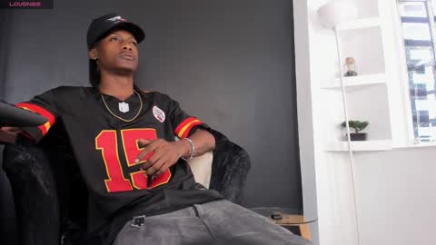 Snapshot of bryxxxon1 chatting on February 2, 2025, 3:07 pm Bryxon online show from February 2, 2025, 3:07 pm