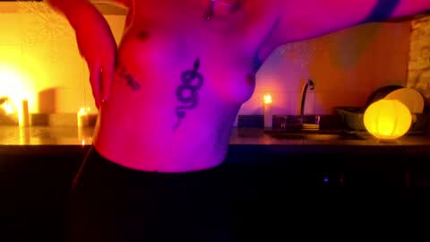 Snapshot of bubblewhite_ chatting on December 21, 2024, 2:26 pm BubbleJereth online show from December 21, 2024, 2:26 pm