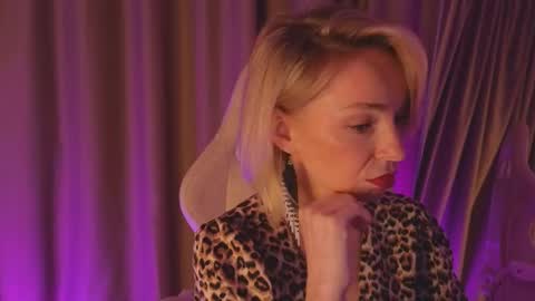 bubbling_crush online show from February 25, 2025, 4:31 pm