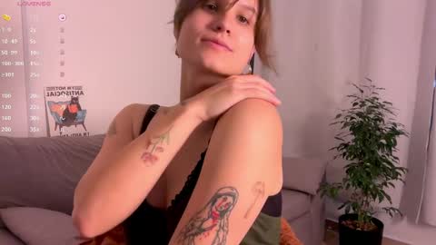Snapshot of buckwheat_queen chatting on June 1, 2026, 7:26 pm Mira online show from June 1, 2026, 7:26 pm