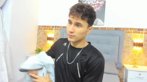 Snapshot of buddy_whitte chatting on January 17, 2025, 11:27 am Buddy Whitte online show from January 17, 2025, 11:27 am