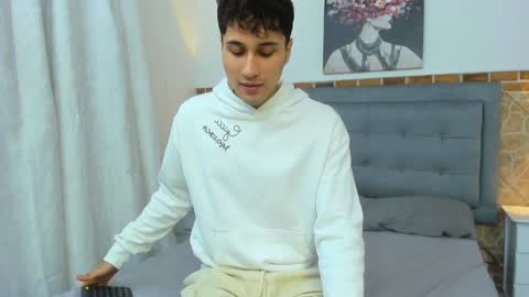 Snapshot of buddy_whitte chatting on January 19, 2025, 11:45 am Buddy Whitte online show from January 19, 2025, 11:45 am