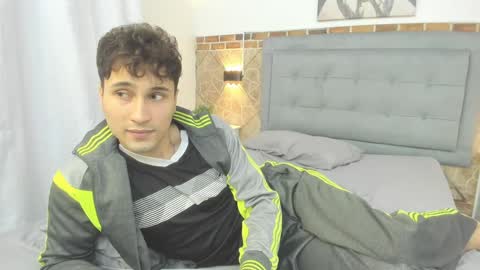 Snapshot of buddy_whitte chatting on January 21, 2025, 2:26 pm Buddy Whitte online show from January 21, 2025, 2:26 pm