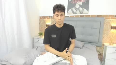 Snapshot of buddy_whitte chatting on January 22, 2025, 6:20 pm Buddy Whitte online show from January 22, 2025, 6:20 pm