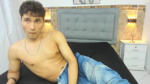 Snapshot of buddy_whitte chatting on January 29, 2025, 2:32 pm Buddy Whitte online show from January 29, 2025, 2:32 pm