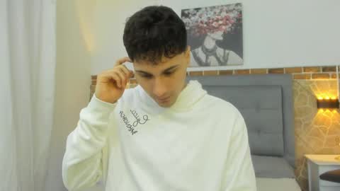 Snapshot of buddy_whitte chatting on February 12, 2025, 11:18 am Buddy Whitte online show from February 12, 2025, 11:18 am