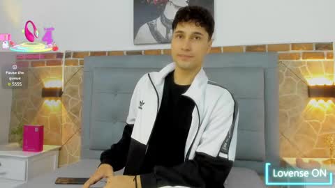 Snapshot of buddy_whitte chatting on February 26, 2025, 11:30 am Buddy Whitte online show from February 26, 2025, 11:30 am