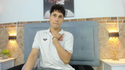 Snapshot of buddy_whitte chatting on March 7, 2025, 5:49 pm Buddy Whitte online show from March 7, 2025, 5:49 pm