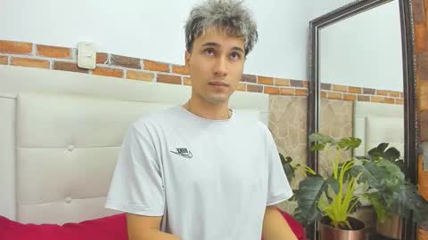 Snapshot of buddy_whitte chatting on September 11, 2025, 12:05 pm Buddy Whitte online show from September 11, 2025, 12:05 pm