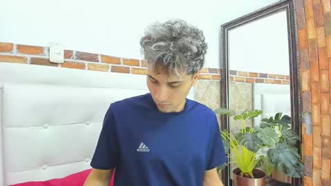 Snapshot of buddy_whitte chatting on September 17, 2025, 12:18 pm Buddy Whitte online show from September 17, 2025, 12:18 pm