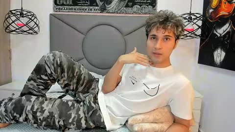 Snapshot of buddy_whitte chatting on October 28, 2025, 11:58 am Buddy Whitte online show from October 28, 2025, 11:58 am