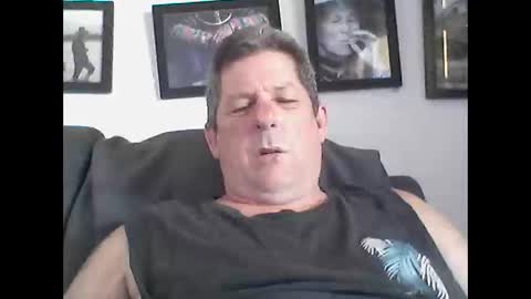 Snapshot of buggalugs1963 chatting on January 6, 2026, 5:11 am Bugs online show from January 6, 2026, 5:11 am