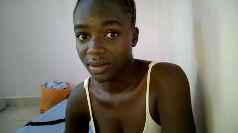 Snapshot of bunny_bliss1 chatting on May 5, 2026, 9:06 am bunny_bliss1 online show from May 5, 2026, 9:06 am