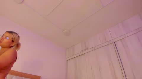 Snapshot of bunny_blush1 chatting on April 1, 2026, 7:11 pm bunny_blush1 online show from April 1, 2026, 7:11 pm