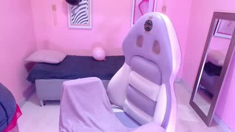 Snapshot of bunny_poison chatting on November 17, 2025, 2:34 pm ... . . ... online show from November 17, 2025, 2:34 pm