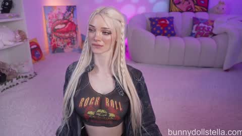 Stella online show from March 7, 2026, 10:18 pm