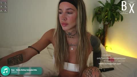 Stephanie   Next stream TUESDAY   6pm  PDT online show from January 23, 2025, 8:45 pm