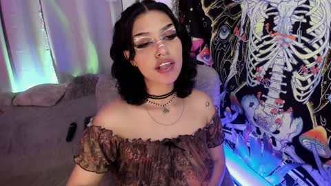 Snapshot of bunnypeachyy chatting on December 21, 2024, 10:06 am online show from December 21, 2024, 10:06 am