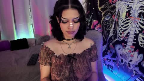 Snapshot of bunnypeachyy chatting on January 3, 2025, 1:27 am online show from January 3, 2025, 1:27 am