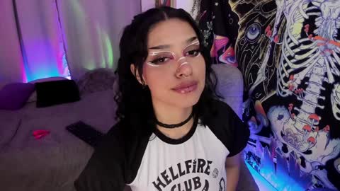 Snapshot of bunnypeachyy chatting on January 5, 2025, 2:27 am online show from January 5, 2025, 2:27 am