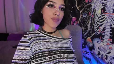 Snapshot of bunnypeachyy chatting on February 6, 2025, 3:48 am online show from February 6, 2025, 3:48 am